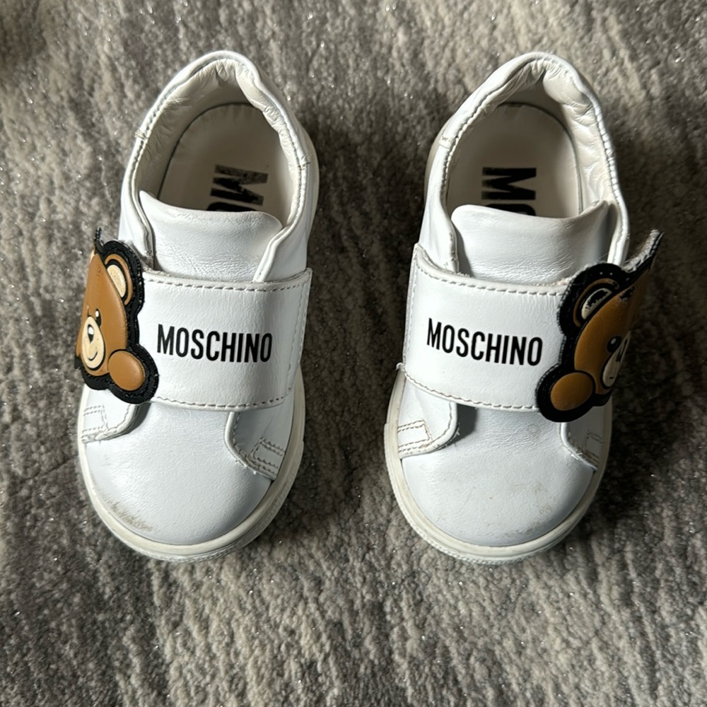 Moschino kids sneakers Velcro size euro 20.